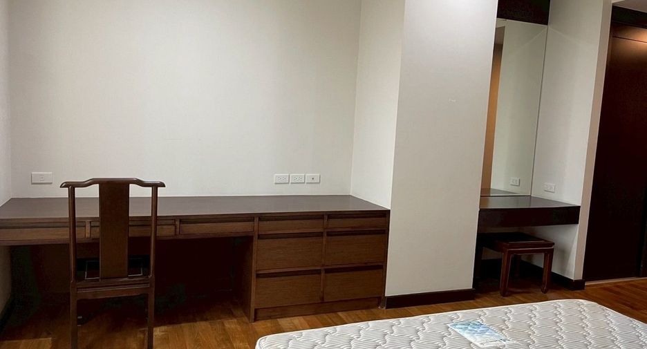 Condo en alquiler de 3 habitaciones en Watthana, Bangkok