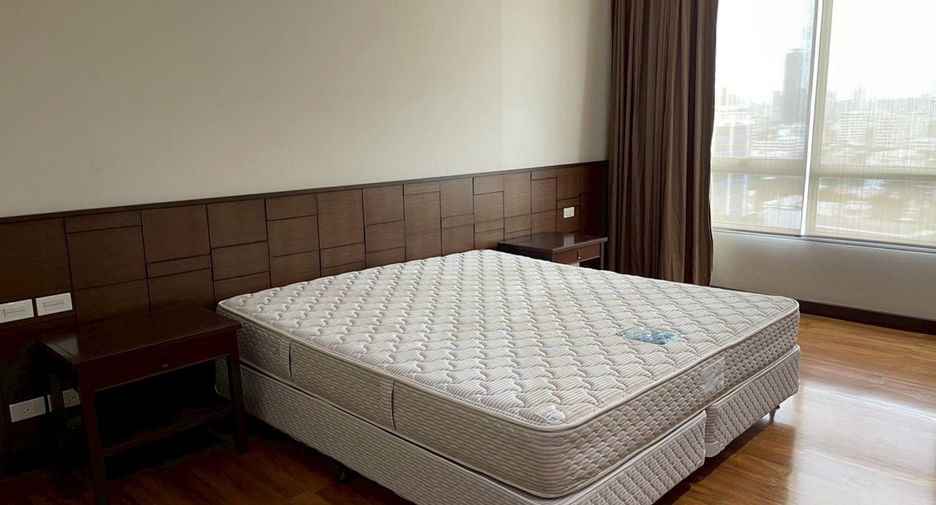Condo en alquiler de 3 habitaciones en Watthana, Bangkok