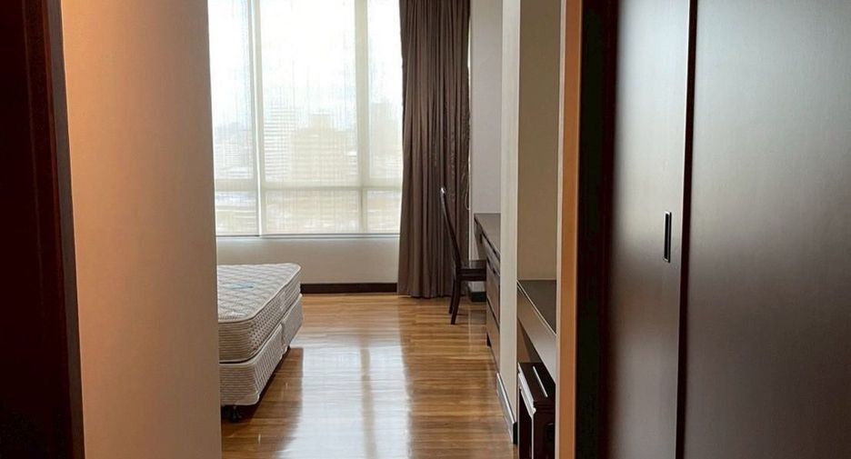 Condo en alquiler de 3 habitaciones en Watthana, Bangkok