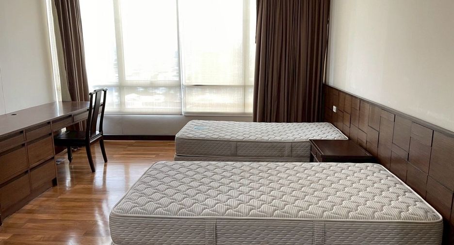 Condo en alquiler de 3 habitaciones en Watthana, Bangkok