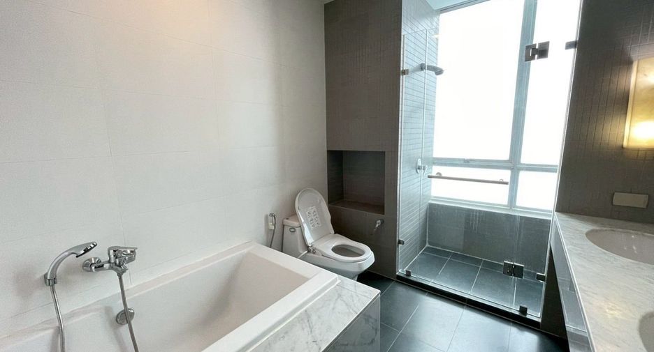 Condo en alquiler de 3 habitaciones en Watthana, Bangkok