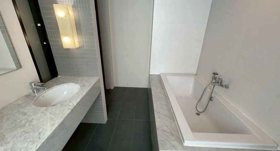 Condo en alquiler de 3 habitaciones en Watthana, Bangkok