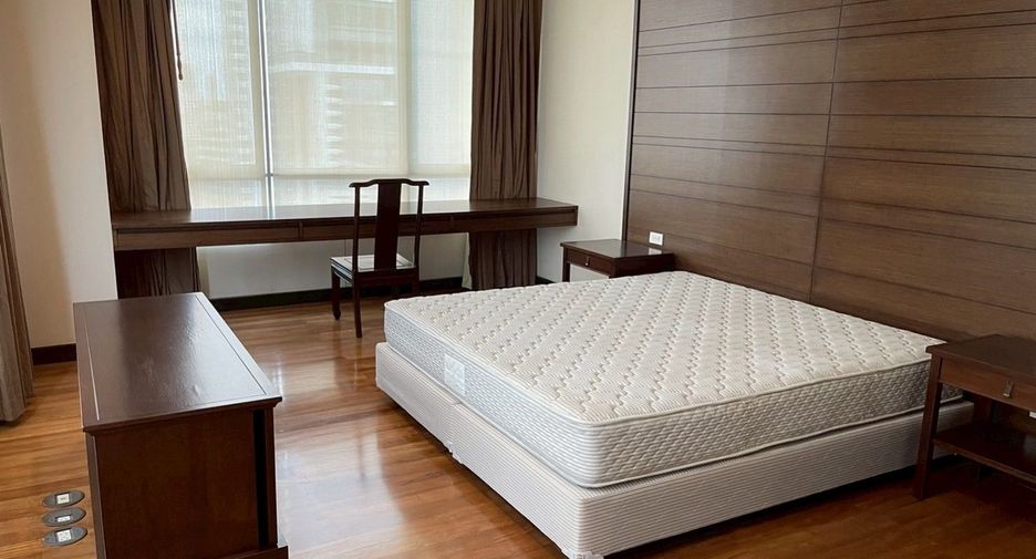 Condo en alquiler de 3 habitaciones en Watthana, Bangkok