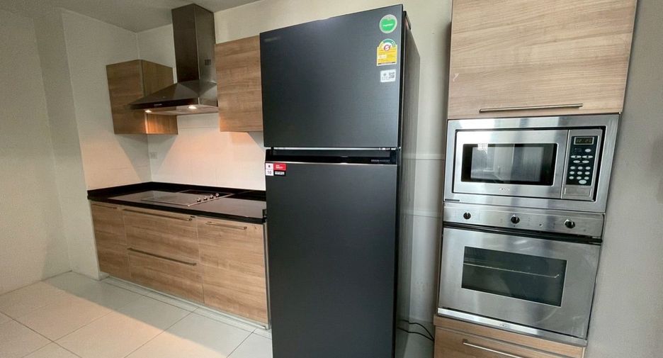 Condo en alquiler de 3 habitaciones en Watthana, Bangkok