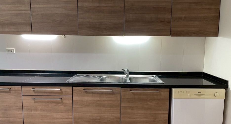 Condo en alquiler de 3 habitaciones en Watthana, Bangkok