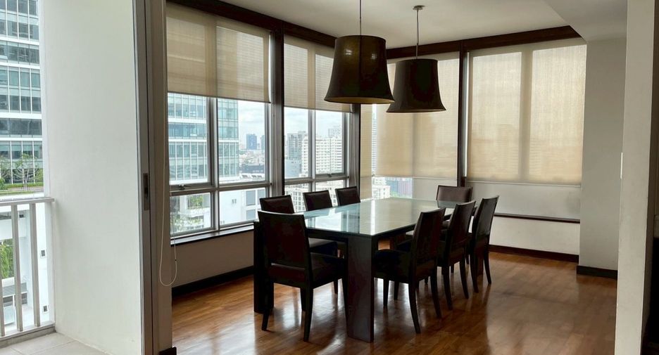 Condo en alquiler de 3 habitaciones en Watthana, Bangkok