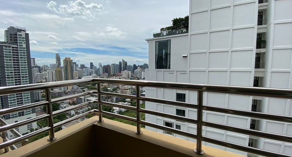 For rent 3 bedrooms condo in Watthana, Bangkok
