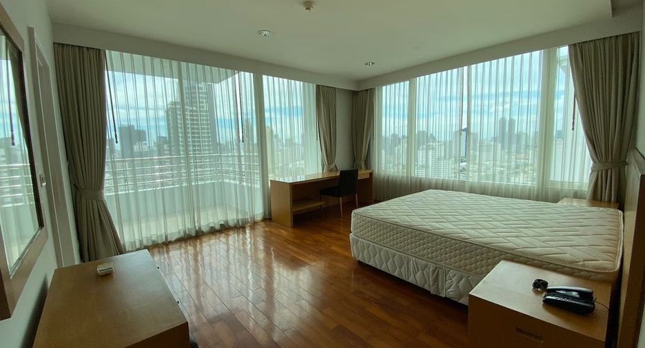 For rent 3 bedrooms condo in Watthana, Bangkok