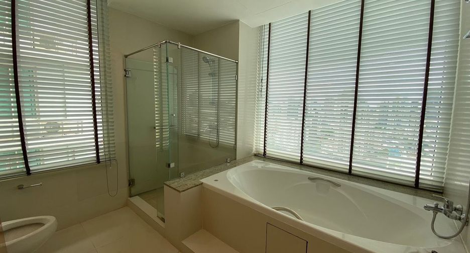 For rent 3 bedrooms condo in Watthana, Bangkok
