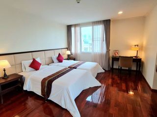 For rent 3 bedrooms condo in Watthana, Bangkok