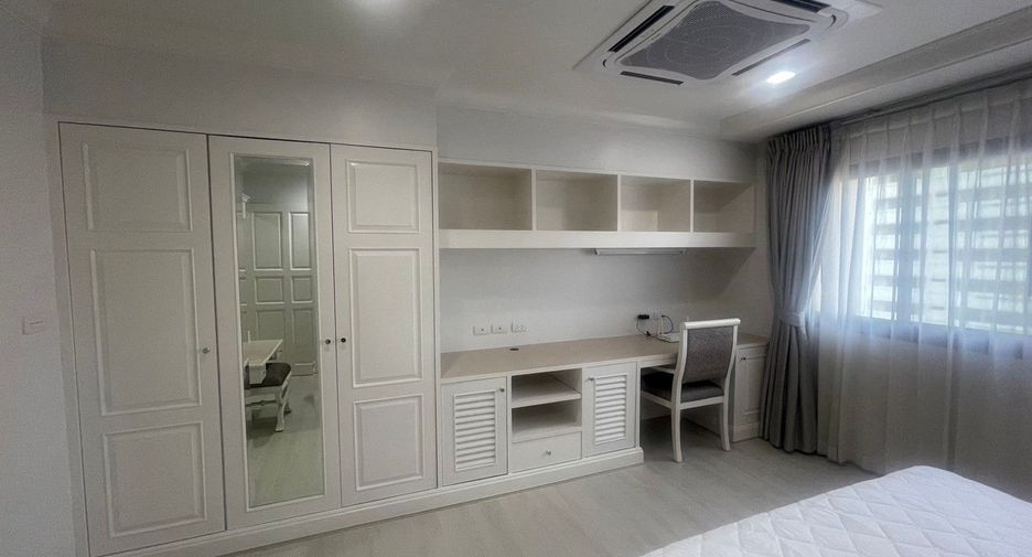 Wohnung zur Miete mit 3 Zimmer in Khlong Toei, Bangkok