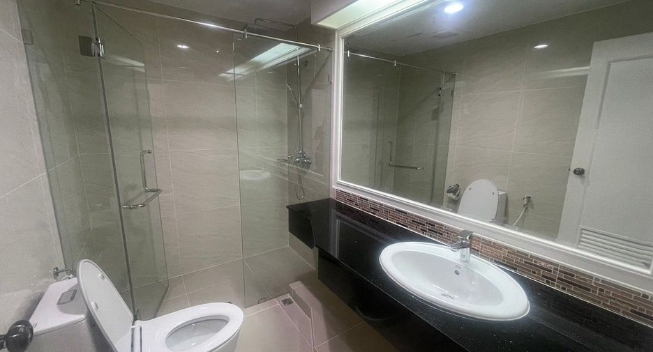 Wohnung zur Miete mit 3 Zimmer in Khlong Toei, Bangkok