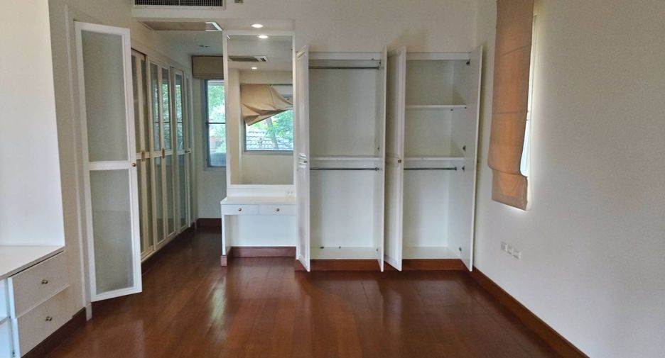 Casa en alquiler de 4 habitaciones en Watthana, Bangkok