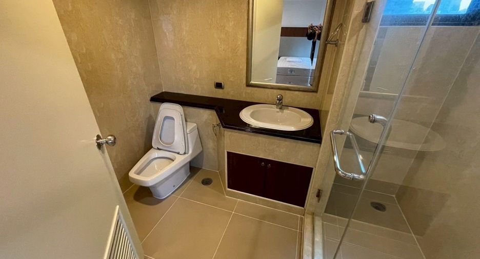 For rent 3 ベッドルーム apartment in Khlong Toei, Bangkok