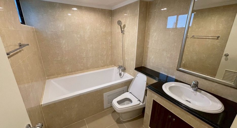 For rent 3 ベッドルーム apartment in Khlong Toei, Bangkok