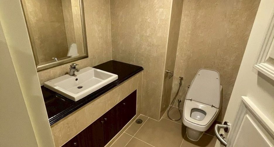 For rent 3 ベッドルーム apartment in Khlong Toei, Bangkok