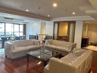 Apartamento en alquiler de 3 habitaciones en Khlong Toei, Bangkok