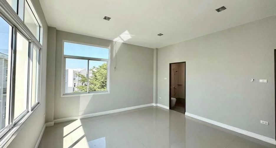 For rent 2 bedrooms office in Mueang Chiang Mai, Chiang Mai