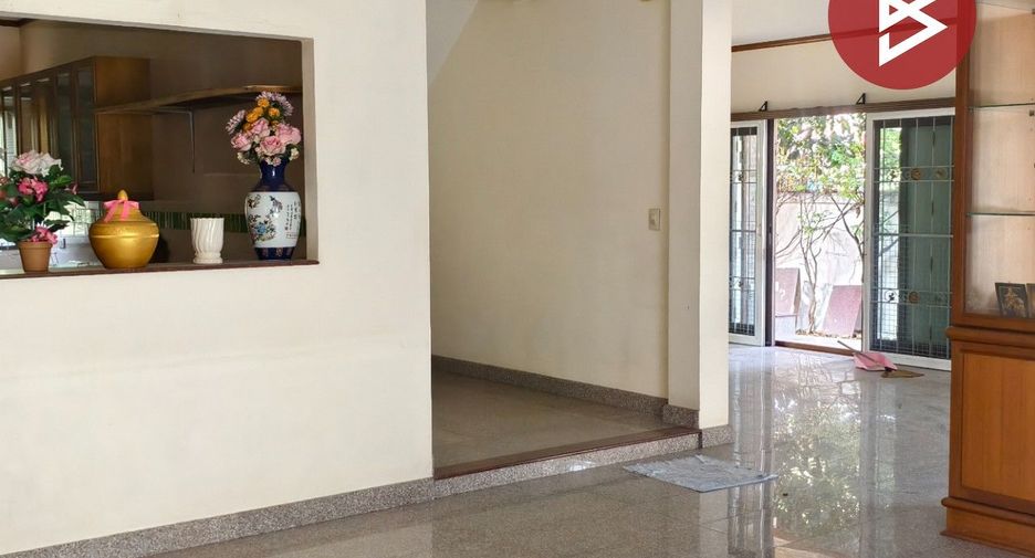 Casa en alquiler y en venta de 8 habitaciones en Mueang Nonthaburi, Nonthaburi