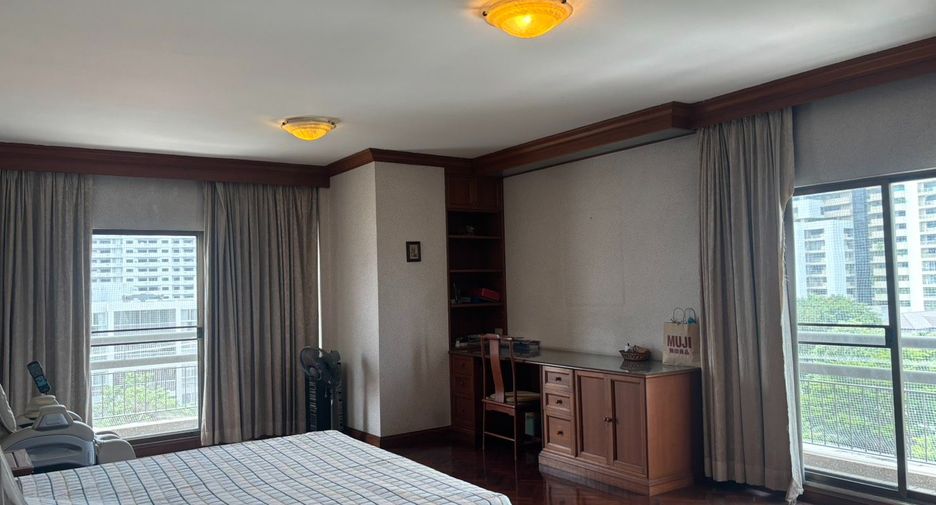 For sale 3 bedrooms condo in Watthana, Bangkok