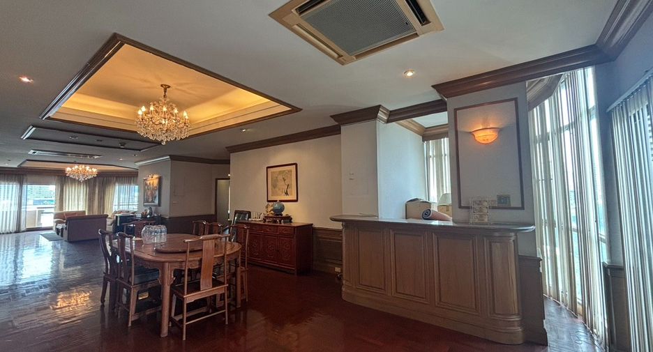 For sale 3 bedrooms condo in Watthana, Bangkok