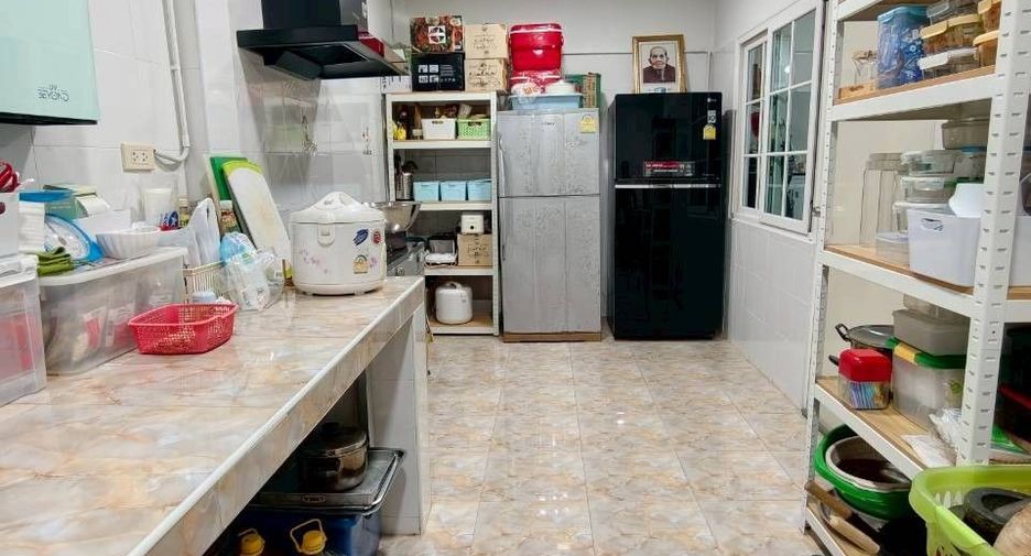 Casa adosada en venta de 3 habitaciones en Mueang Samut Prakan, Samut Prakan