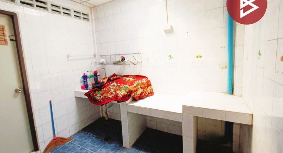 For sale 2 bedrooms townhouse in Mueang Samut Prakan, Samut Prakan