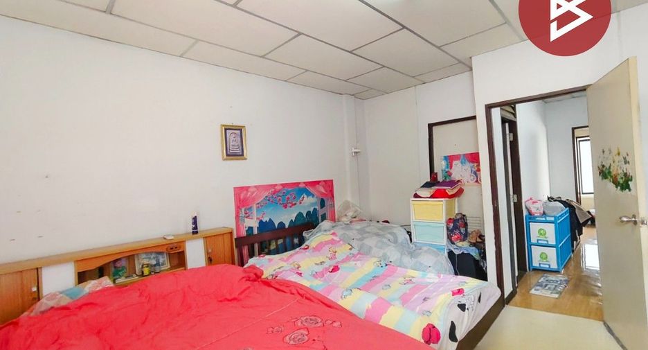 For sale 2 bedrooms townhouse in Mueang Samut Prakan, Samut Prakan
