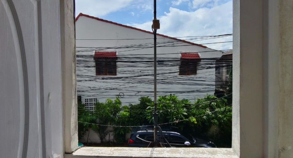 For sale 2 bedrooms townhouse in Mueang Samut Prakan, Samut Prakan