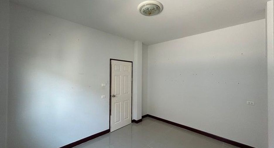 For sale 4 bedrooms townhouse in Nong Chok, Bangkok