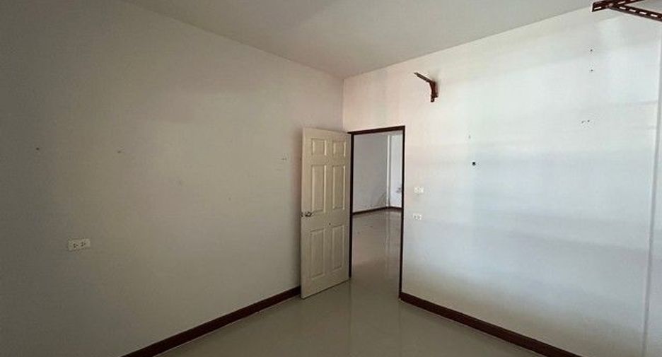For sale 4 bedrooms townhouse in Nong Chok, Bangkok