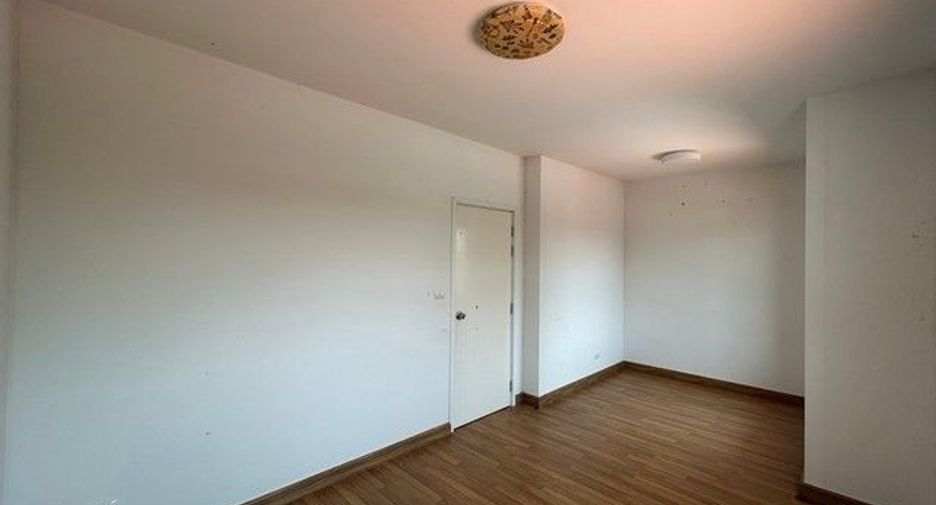 For sale 3 bedrooms townhouse in Nong Chok, Bangkok