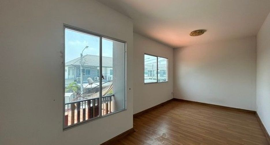 For sale 3 bedrooms townhouse in Nong Chok, Bangkok