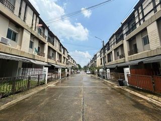 Продажа 1 кровать таунхаус в Тхунг Кхру, Бангкок
