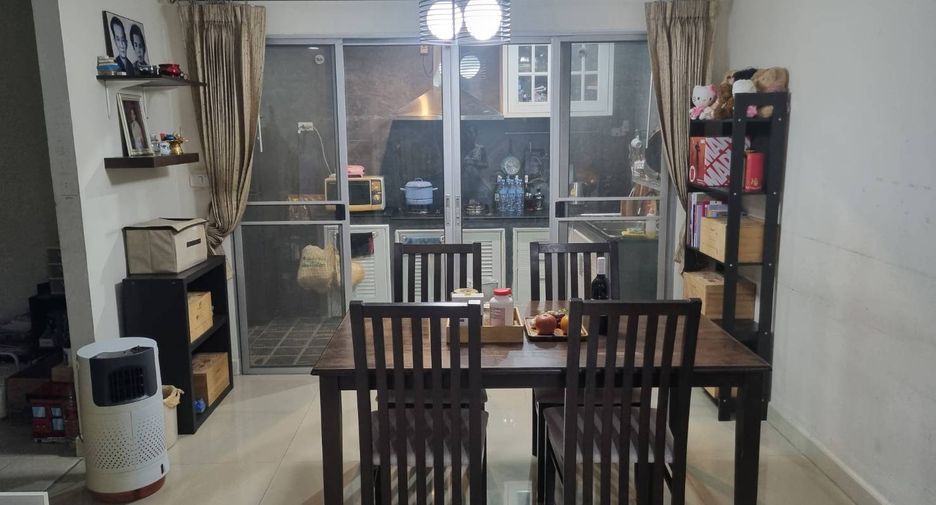 For sale 3 bedrooms townhouse in Suan Luang, Bangkok