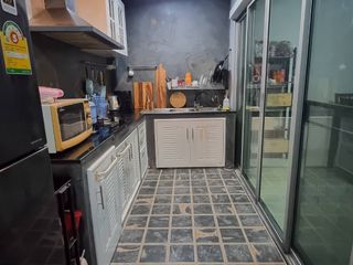 Casa adosada en venta de 3 habitaciones en Suan Luang, Bangkok