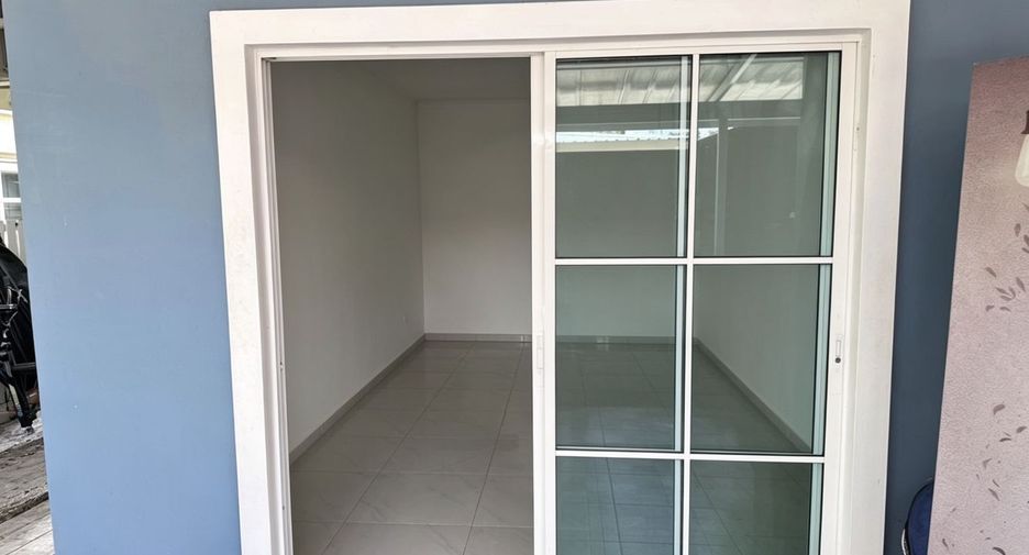 For sale 3 bedrooms townhouse in Khlong Luang, Pathum Thani