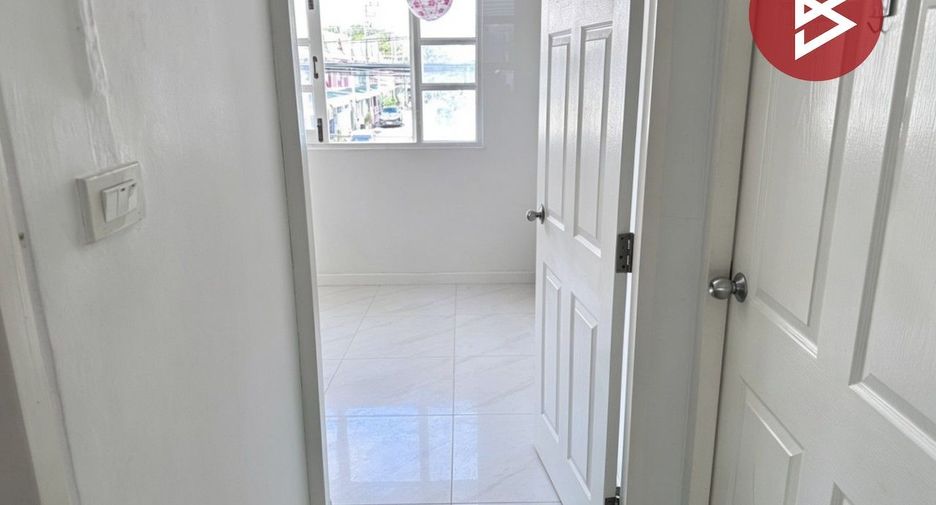 For sale 3 bedrooms townhouse in Khlong Luang, Pathum Thani