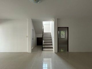 For sale 3 bedrooms townhouse in Nong Chok, Bangkok