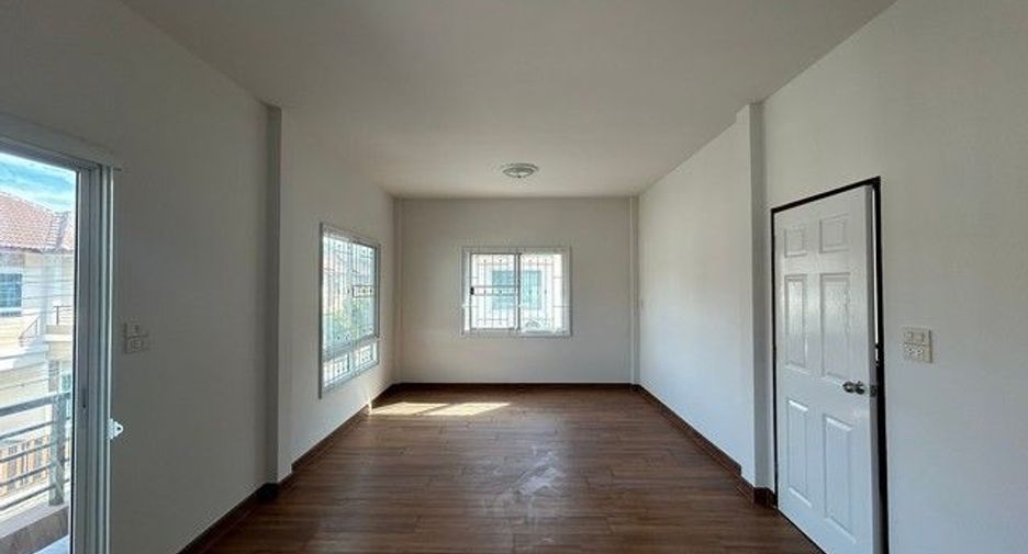 For sale 3 bedrooms townhouse in Nong Chok, Bangkok