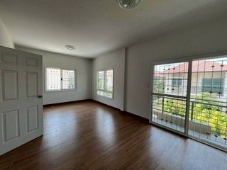 For sale 3 bedrooms townhouse in Nong Chok, Bangkok