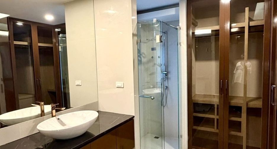 Haus zur Miete mit 3 Zimmer in Khlong Toei, Bangkok