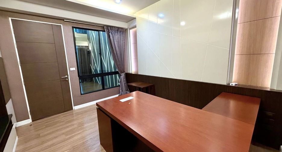Haus zur Miete mit 3 Zimmer in Khlong Toei, Bangkok