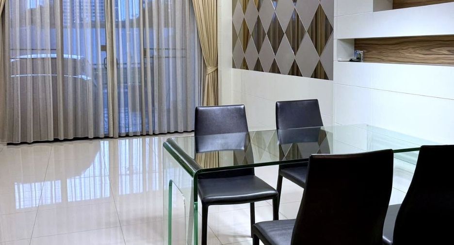 Haus zur Miete mit 3 Zimmer in Khlong Toei, Bangkok