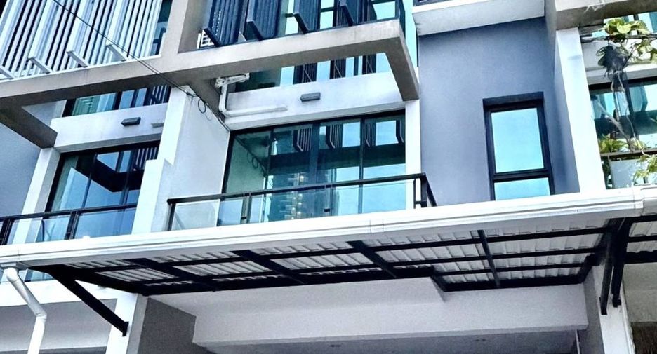 Haus zur Miete mit 3 Zimmer in Khlong Toei, Bangkok