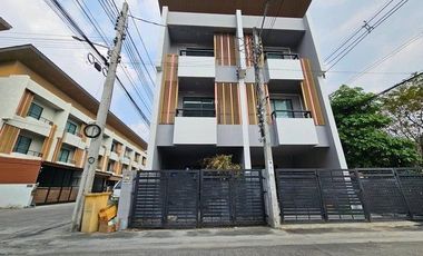 Продажа 3 спальни таунхаус в Буенг Кум, Бангкок