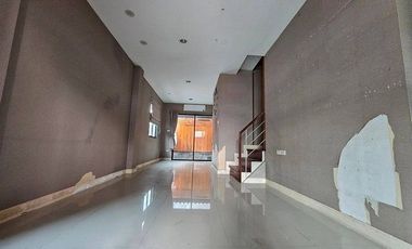 Продажа 3 спальни таунхаус в Буенг Кум, Бангкок