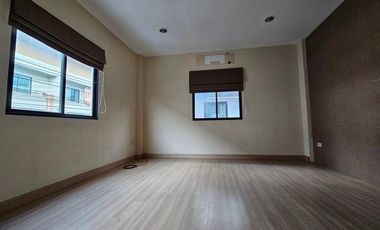 Продажа 3 спальни таунхаус в Буенг Кум, Бангкок