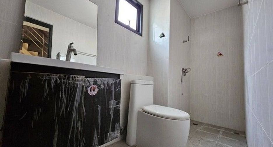 Продажа 3 спальни таунхаус в Буенг Кум, Бангкок