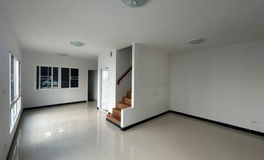 Продажа 3 спальни таунхаус в Лат Крабанг, Бангкок